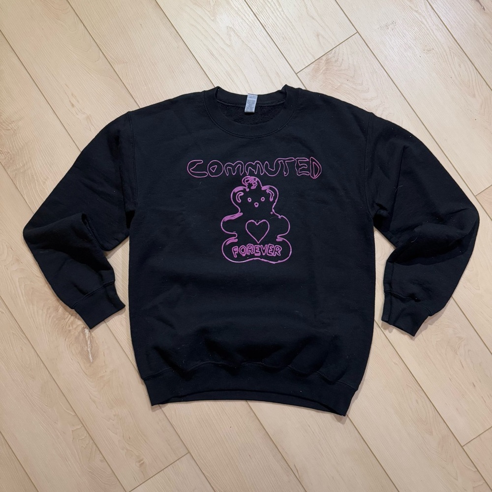 commuted forever band pink bear love heart sweatshirt black size small gildan